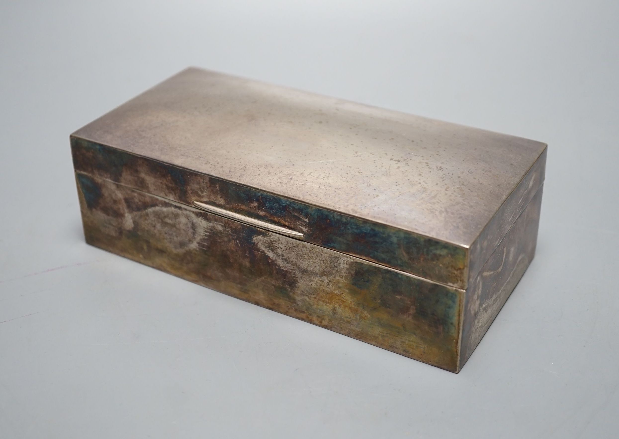 A George V silver mounted rectangular cigarette box, Birmingham, 1922, 18.6cm.